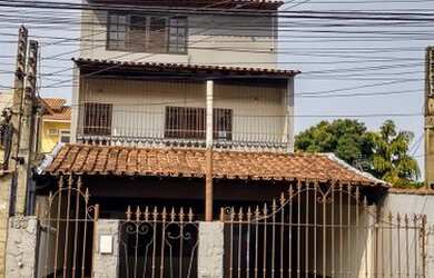 Imagem: A casa possui 5 Dormitórios, 5 Banheiros, 4 Vagas na garagem