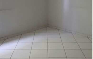 Imagem: O apartamento possui 3 Dormitórios, 1 Banheiro, 1 Vaga na garagem