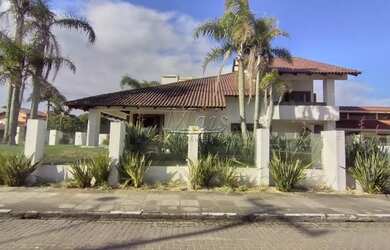 Imagem: A casa possui 5 Dormitórios, 5 Banheiros, 2 Vagas na garagem