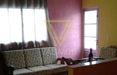 Imagem: A casa possui 3 Dormitórios, 2 Banheiros, 2 Vagas na garagem