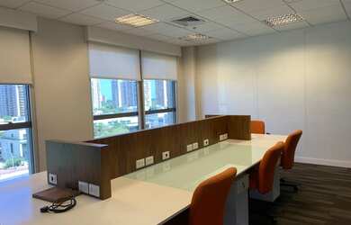 Imagem: O depósito possui 4 Vagas na garagem, 125m² de Área e está