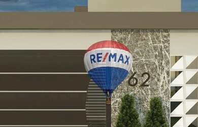 Imagem: A casa possui 3 Dormitórios, 1 Banheiro, 2 Vagas na garagem