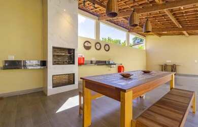 Imagem: A casa possui 4 Dormitórios, 2 Vagas na garagem e está localizado