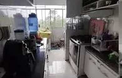 Imagem: O apartamento possui 3 Dormitórios, 1 Banheiro, 1 Vaga na garagem