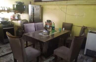 Imagem: A casa possui 2 Dormitórios, 1 Banheiro, 144m² de Área e