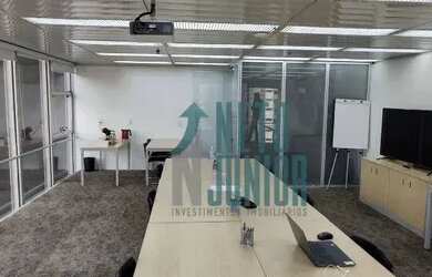 Imagem: O depósito possui 4 Vagas na garagem, 168m² de Área e está