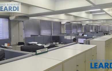 Imagem: O depósito possui 5 Vagas na garagem, 416m² de Área e está