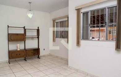 Imagem: A casa possui 1 Dormitório, 1 Banheiro, 2 Vagas na garagem