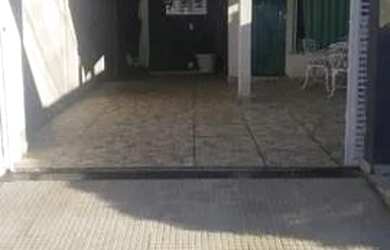 Imagem: A casa possui 3 Dormitórios, 2 Banheiros, 132m² de Área e