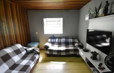 Imagem: A casa possui 3 Dormitórios, 1 Banheiro, 5 Vagas na garagem