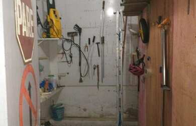 Imagem: A casa possui 2 Dormitórios, 2 Banheiros, 2 Vagas na garagem