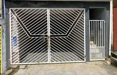 Imagem: A casa possui 2 Dormitórios, 2 Banheiros, 1 Vaga na garagem