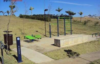 Imagem: O terreno possui 560m² de Área e está localizado em Quintas