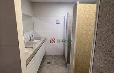 Imagem: O depósito possui 5 Vagas na garagem, 1.100m² de Área e