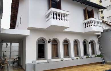 Imagem: A casa possui 4 Dormitórios, 5 Banheiros, 5 Vagas na garagem