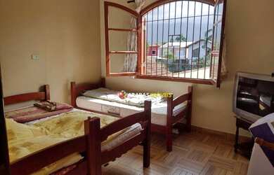 Imagem: A casa possui 3 Dormitórios, 4 Banheiros, 5 Vagas na garagem