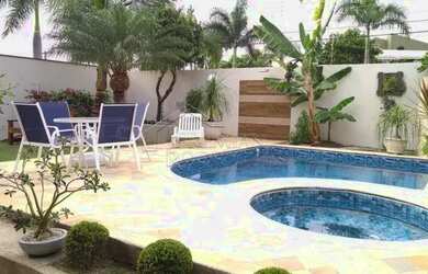 Imagem: A casa em condomínio possui 4 Dormitórios, 4 Banheiros, 4