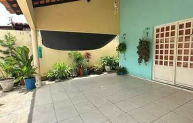 Imagem: A casa possui 3 Dormitórios, 1 Banheiro, 1 Vaga na garagem