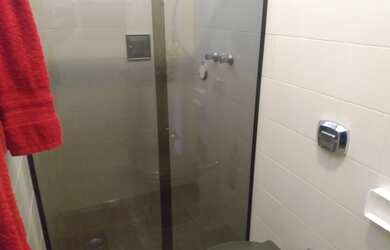 Imagem: A casa possui 4 Dormitórios, 4 Banheiros, 5 Vagas na garagem