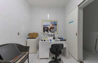 Imagem: O depósito possui 5 Vagas na garagem, 613m² de Área e está