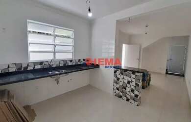 Imagem: A casa possui 3 Dormitórios, 2 Banheiros, 1 Vaga na garagem