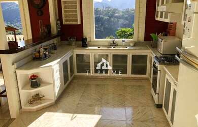 Imagem: A casa em condomínio possui 5 Dormitórios, 5 Banheiros, 2