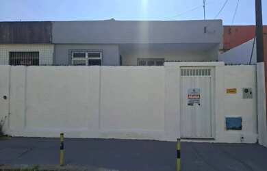 Imagem: A casa possui 1 Dormitório, 2 Banheiros, 83m² de Área e