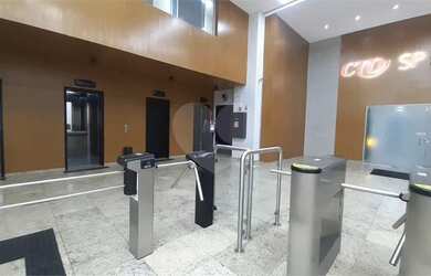 Imagem: O depósito possui 5 Vagas na garagem, 467m² de Área e está