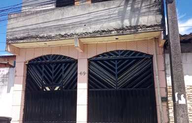 Imagem: A casa possui 3 Dormitórios, 1 Banheiro, 1 Vaga na garagem