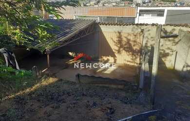 Imagem: A casa possui 3 Dormitórios, 1 Banheiro, 3 Vagas na garagem