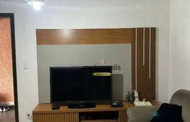 Imagem: A casa possui 3 Dormitórios, 1 Banheiro, 3 Vagas na garagem