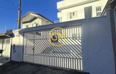 Imagem: A casa possui 3 Dormitórios, 3 Banheiros, 2 Vagas na garagem