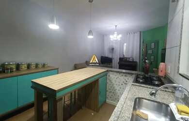 Imagem: A casa possui 2 Dormitórios, 1 Banheiro, 2 Vagas na garagem