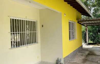 Imagem: A casa possui 2 Dormitórios, 2 Banheiros, 1 Vaga na garagem