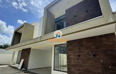 Imagem: A casa possui 3 Dormitórios, 1 Banheiro, 3 Vagas na garagem