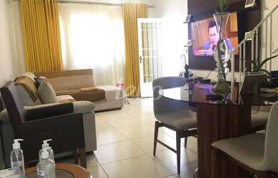 Imagem: A casa possui 2 Dormitórios, 1 Banheiro, 3 Vagas na garagem