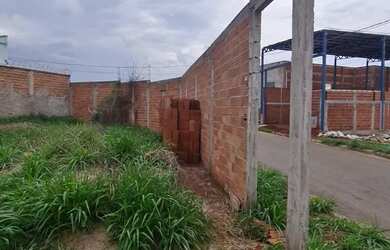 Imagem 1: Lote a venda tem 327 metros quadrados em Residencial Alice Barbosa I,...