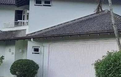 Imagem: A casa possui 3 Dormitórios, 4 Banheiros, 2 Vagas na garagem