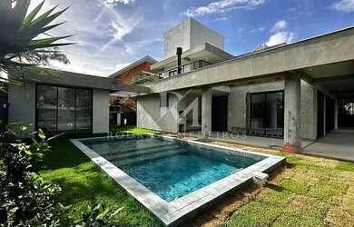 Imagem: A casa em condomínio possui 5 Dormitórios, 5 Banheiros, 4