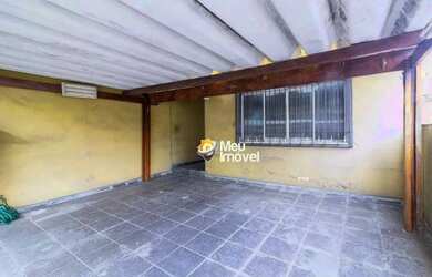 Imagem: A casa possui 3 Dormitórios, 2 Banheiros, 2 Vagas na garagem