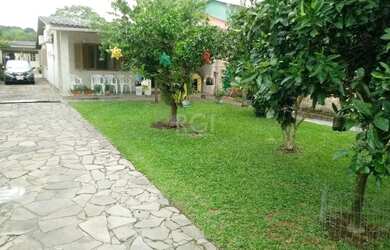 Imagem: A casa possui 3 Dormitórios, 4 Banheiros, 3 Vagas na garagem