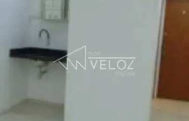 Imagem: A kitnet possui 1 Banheiro, 30m² de Área e está localizado