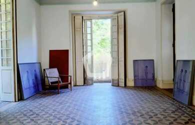 Imagem: A casa possui 5 Dormitórios, 3 Banheiros, 1 Vaga na garagem