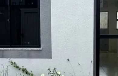 Imagem: A casa à venda possui 2 Dormitórios, 1 Banheiro, 1 Vaga na