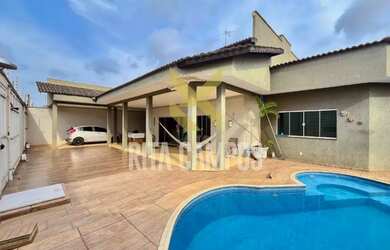 Imagem: A casa possui 4 Dormitórios, 4 Banheiros, 3 Vagas na garagem