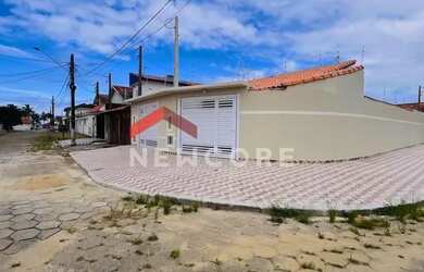 Imagem: A casa possui 2 Dormitórios, 2 Banheiros, 2 Vagas na garagem