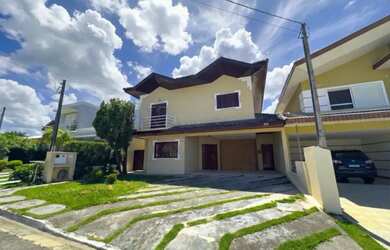 Imagem: A casa em condomínio possui 4 Dormitórios, 5 Banheiros, 4