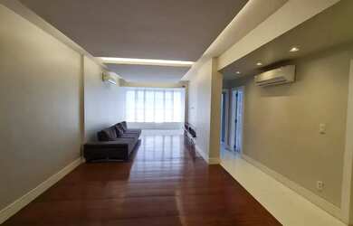 Imagem: O apartamento possui 3 Dormitórios, 1 Banheiro, 1 Vaga na garagem