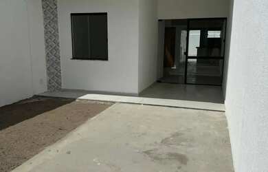 Imagem: A casa possui 2 Dormitórios, 1 Banheiro, 2 Vagas na garagem