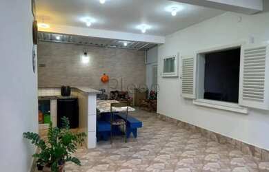 Imagem: O depósito possui 3 Vagas na garagem e 230m² de Área e está